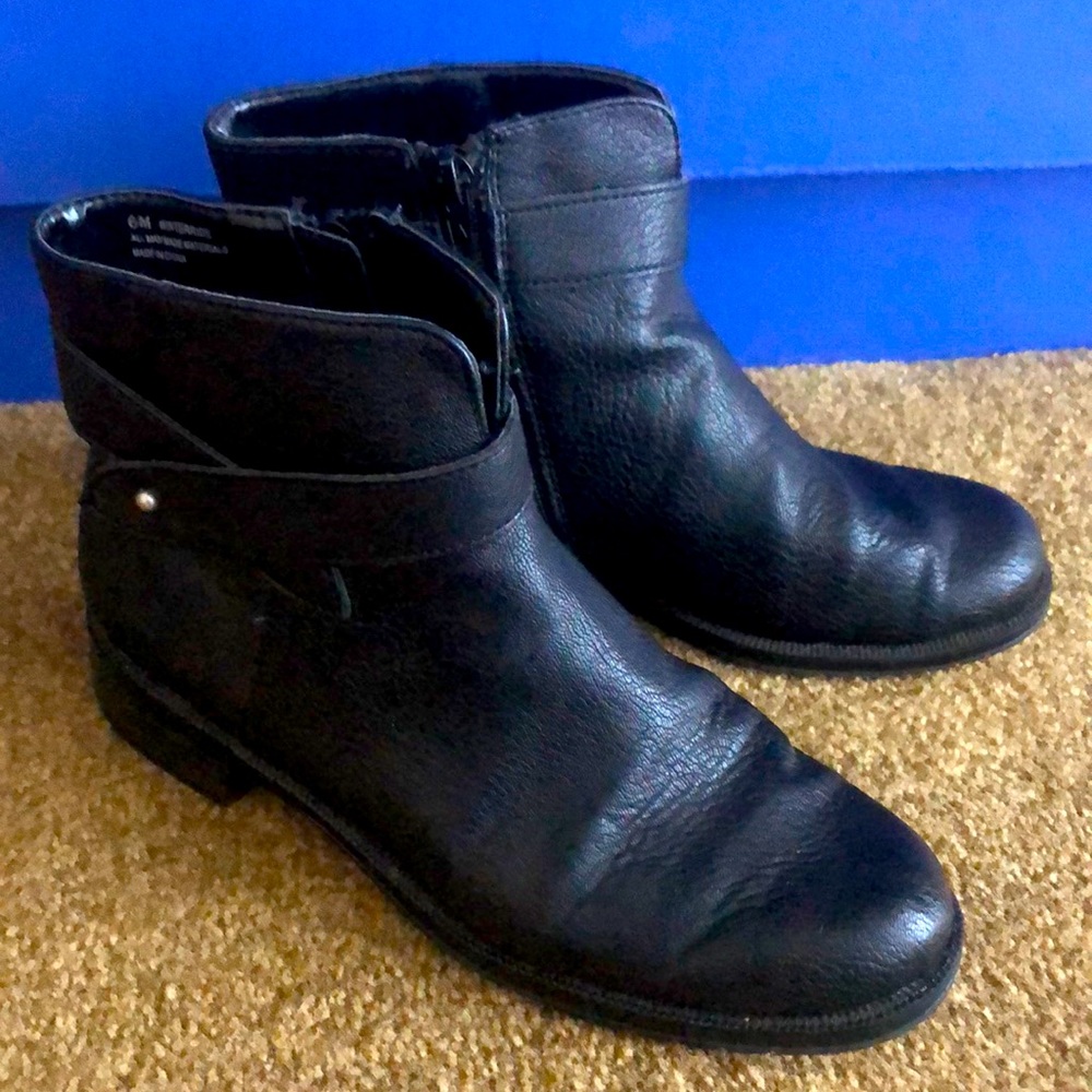 Cute black boots